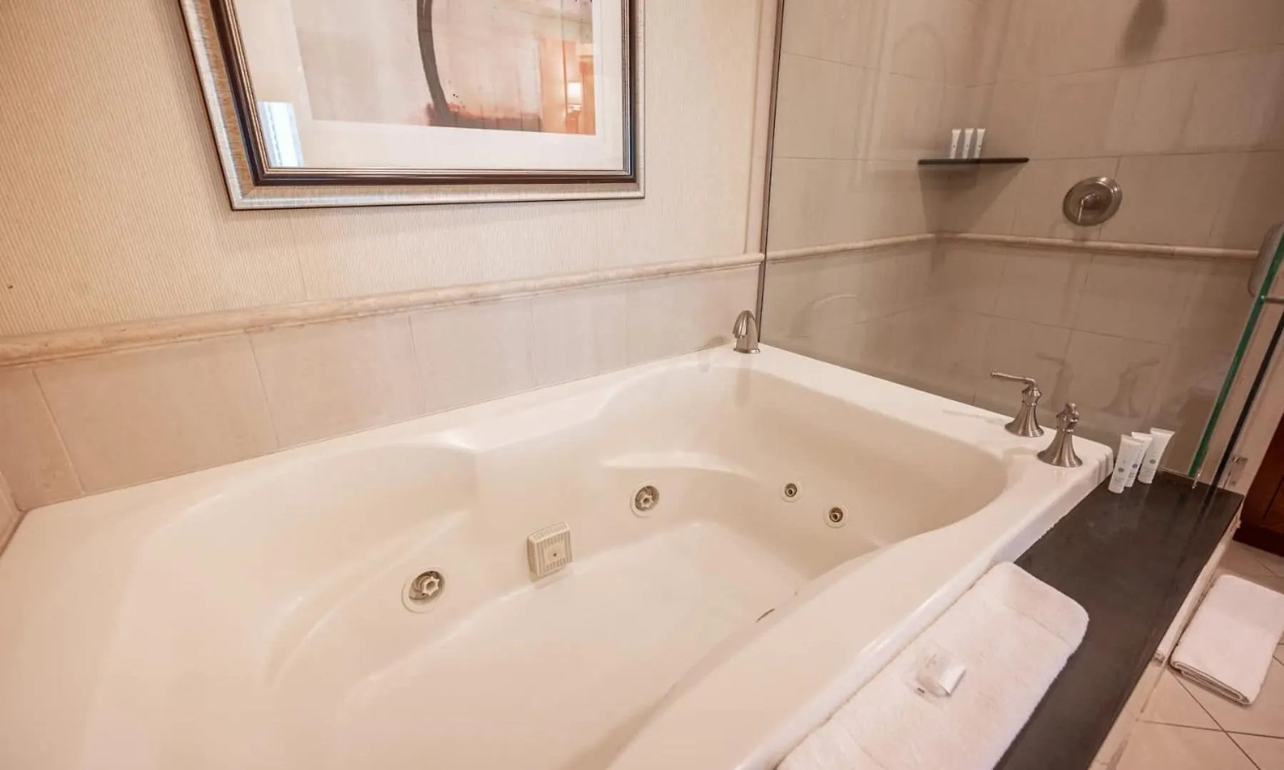 No Resort Fee Strip View Balcony+ Free Valet+ Pool لاس فيغاس بيت للعطل